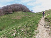33 Salendo al Colle d'Anna (1050 m)
